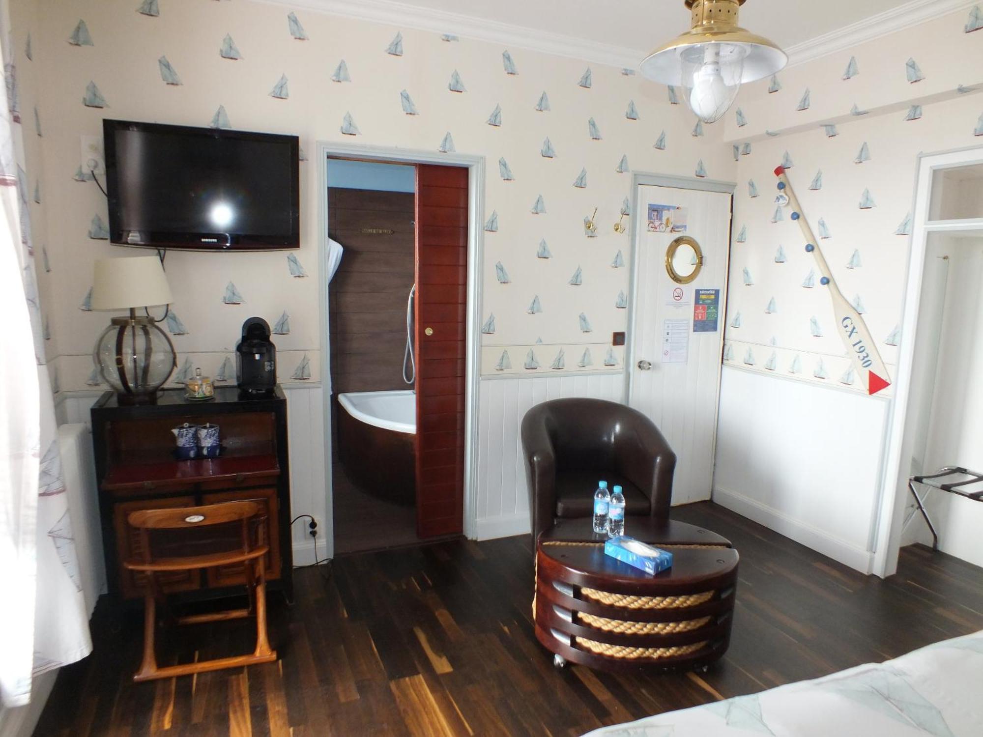 Hotel - Restaurant - Salon De The Le Beausejour Trégastel الغرفة الصورة